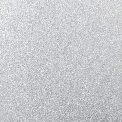 Close-up Silver Powder: fine and uniform surface in matte silver tones, with a slightly granular texture and a subtle shimmer.