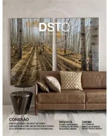 Destaque Decor magazine cover featuring a living room with a brown leather sofa and two large nature-themed wall art pieces.