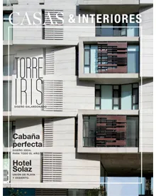 Casas & Interiors press clipping: a modern building with geometric windows, titled Torre Iris.