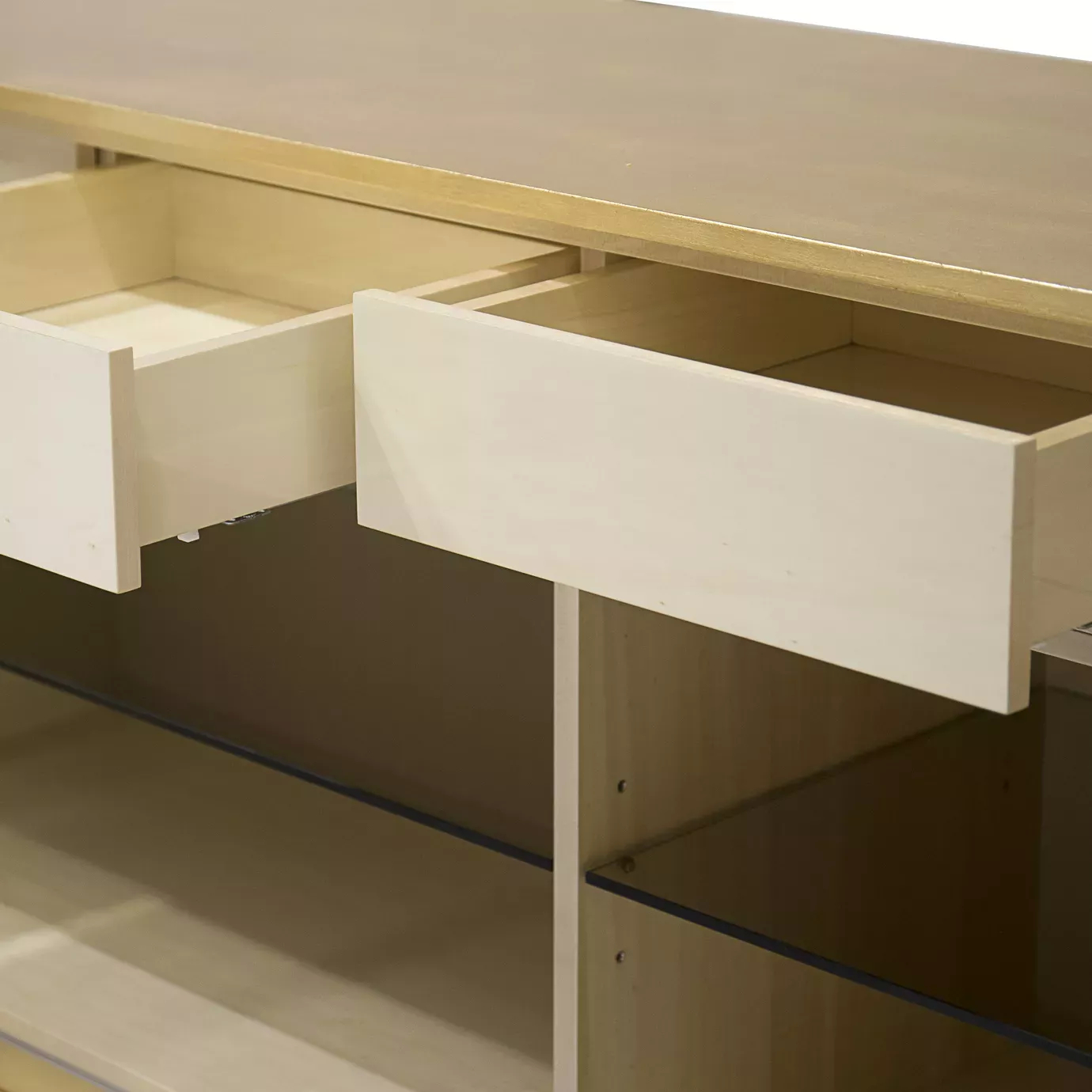 Detail of the internal drawers and glass shelves of the Camilia cabinet