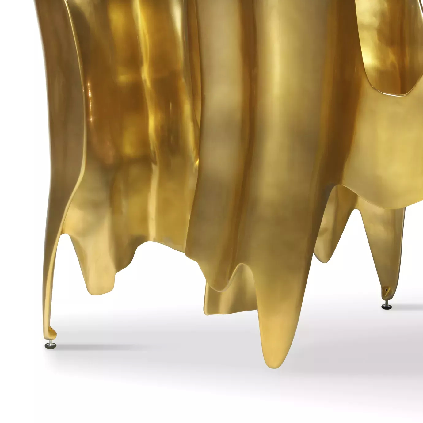 Elegant close-up of the sculptural golden base of the Obssedia Dining Table.