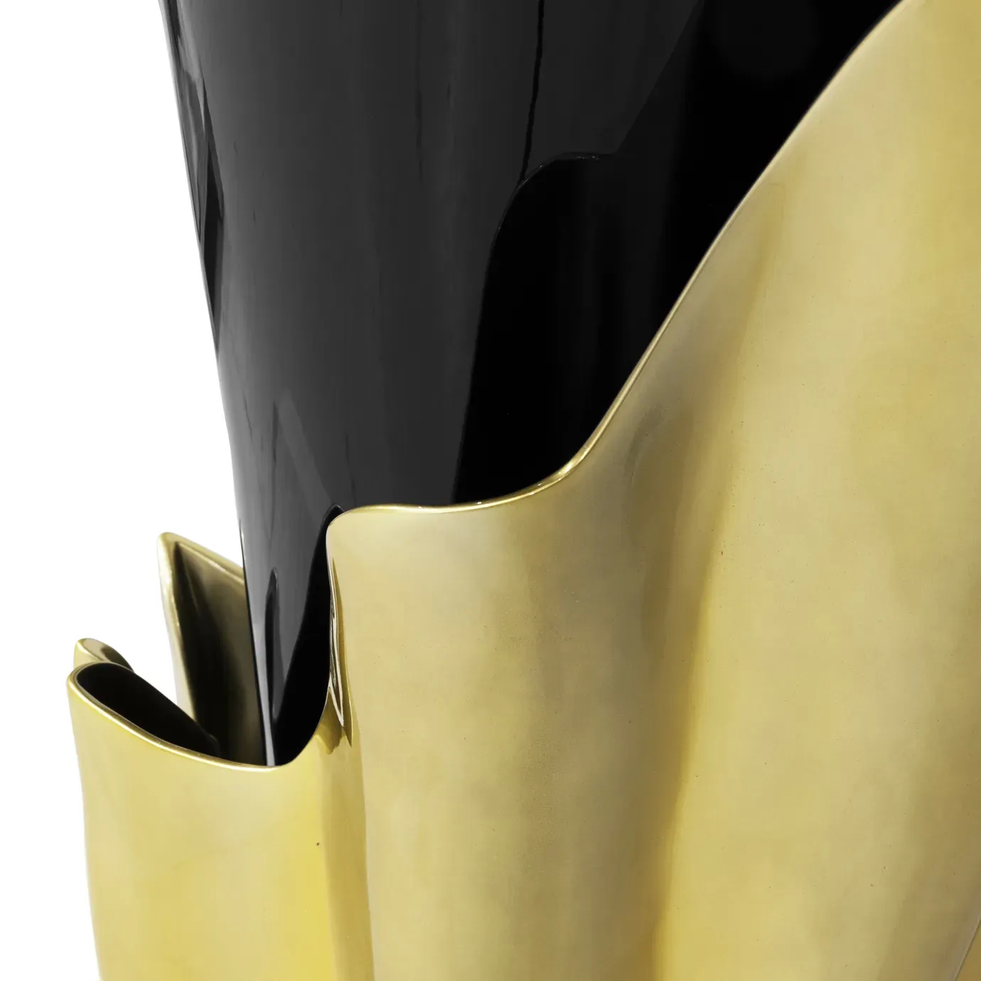 Close look on the Yasmine Bar Table’s solid wooden black base, featuring a golden structure attached that is arching back and forth.