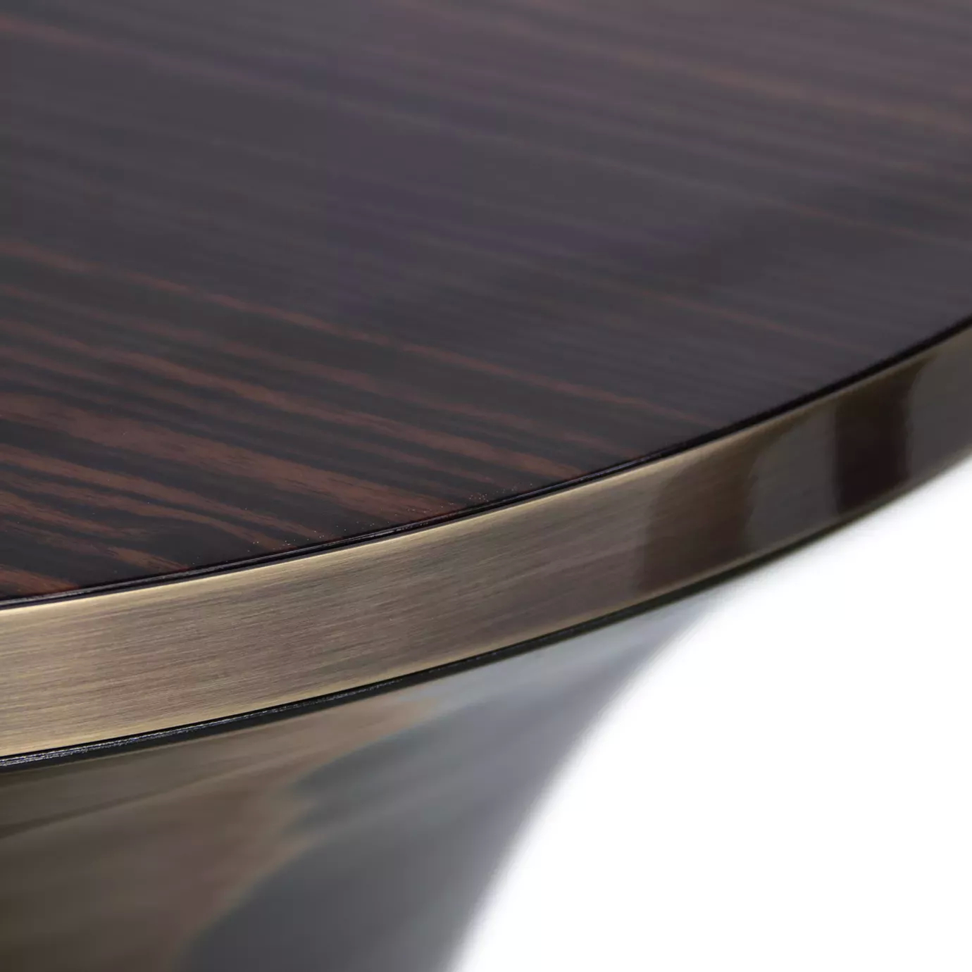 Detailed view of the Yasmine Aged Gold Leaf Side Table’s ebony tabletop, adorned with an aged brass edge.