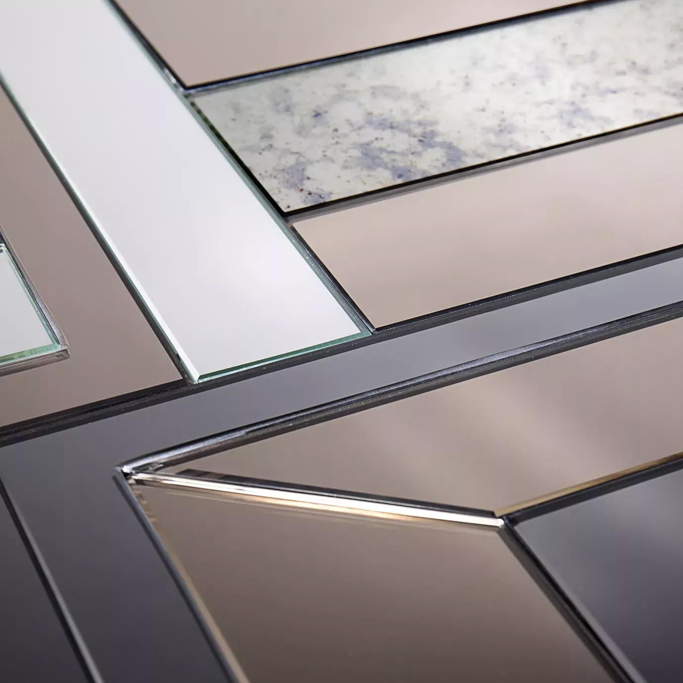 Elegant close-up of the faceted mirrored surface with different tones of the Lemprica Side Table