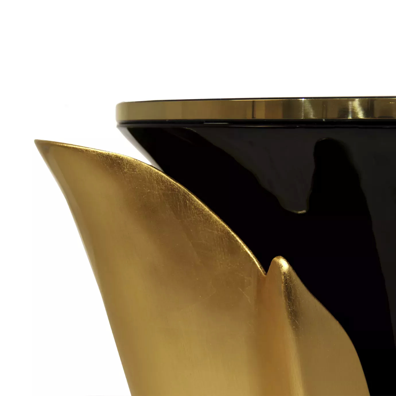 Close look on the Yasmine Side Table, in black and golden hues. This side table has a black marble top with golden edges and a golden structure that arches back and forth around the black wooden base.