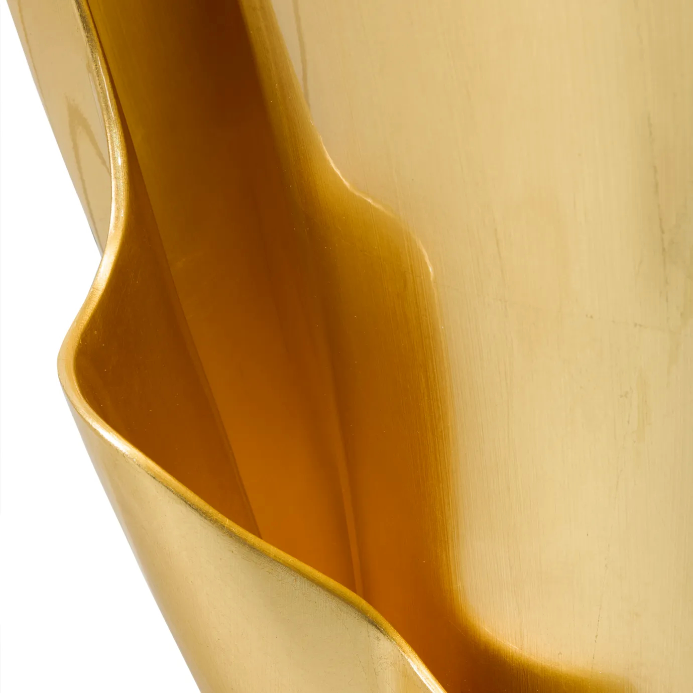 Yasmine Gold Leaf Side Table: Close look of the golden base, adorned with a golden structure that arches back and forth.