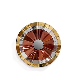 With three rings arching back and forth as a frame – golden, silver and copper colored, inwards – the Revê 3 Tier Mirror has a convex mirror in the center.