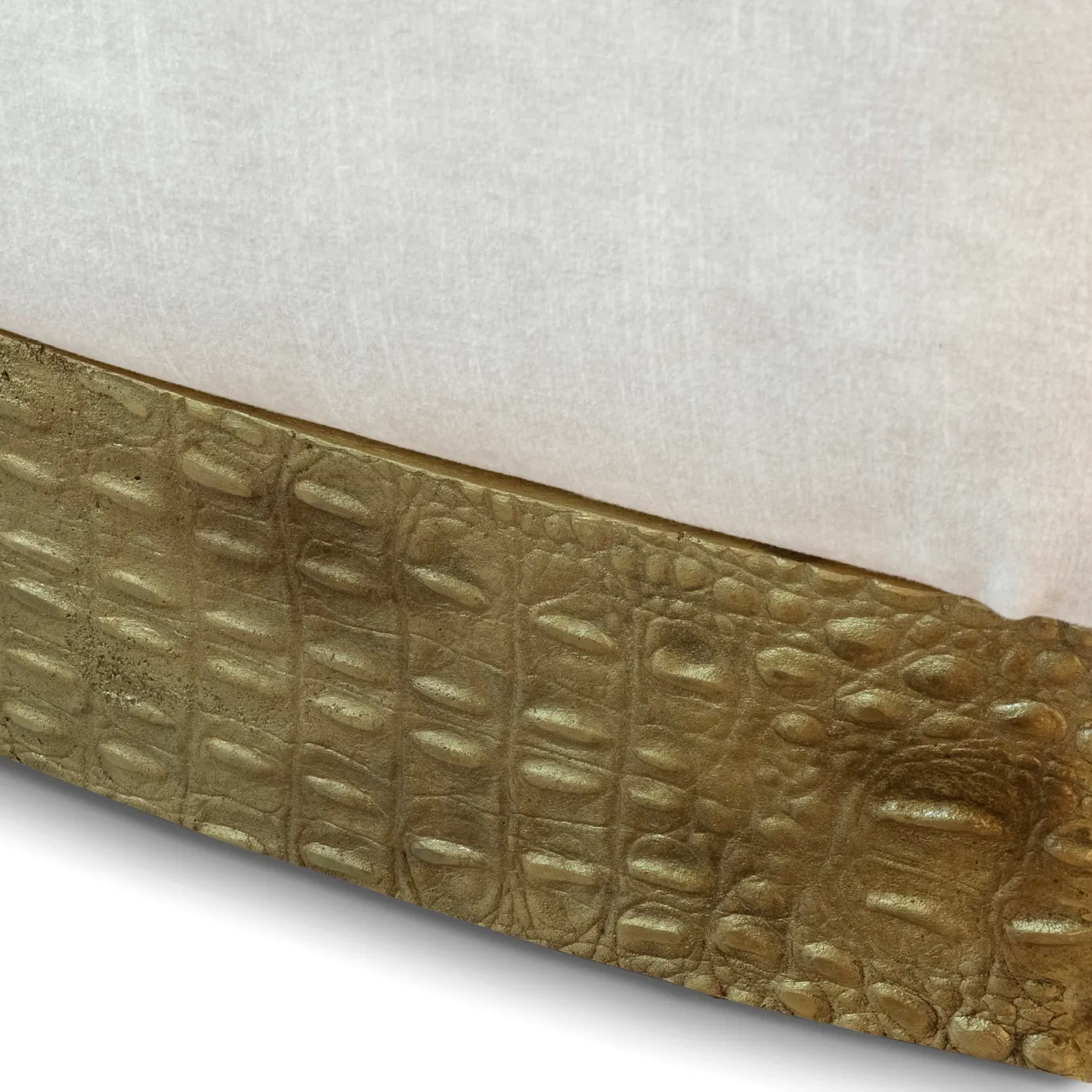 Close-up of the gold frame of Cleopatra chair, showcasing its sleek, modern design and luxurious finish.