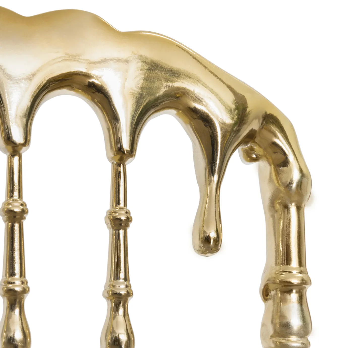 Luxurious gold chair with a sleek, modern design and a refined, curved backrest for elegance.