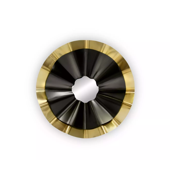 With two rings arching back and forth as a frame – a black one on the inside and a golden one on the outside – the Revê 2 Tier Mirror has a convex mirror in the center.