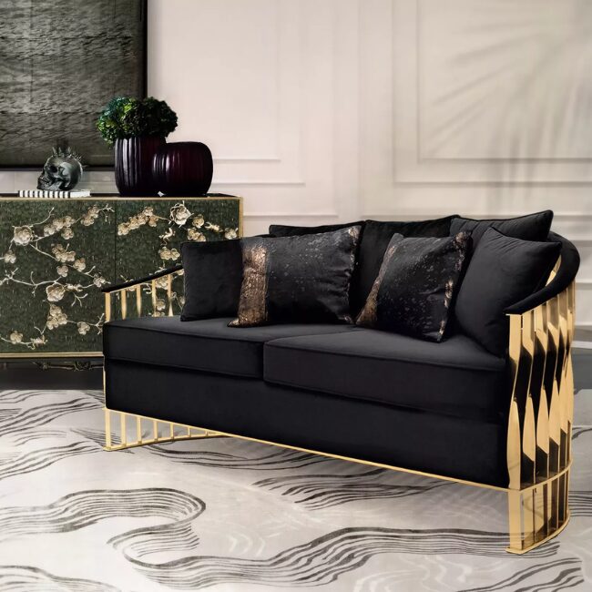 With a black velvety upholstery, the Mandy Sofa has the distinctive feature of having a twisted high-gloss metal structure in golden hues.