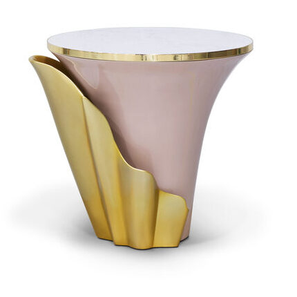 Featuring a sultry silhouette, Yasmine Side Table has a lwhite marble tabletop with golden edges, set on a solid light pink base, adorned with a golden structure that arches back and forth.