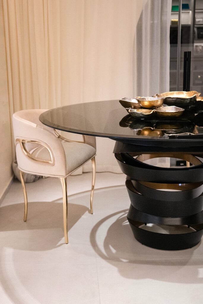 da terra global dubai showroom koket chandra chair and intuition dining table women in design dubai